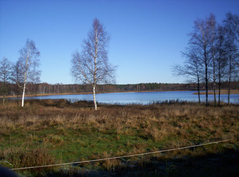 Utsikt över Klobosjön från Klobovägen. (Foto: Stefan Lundell)